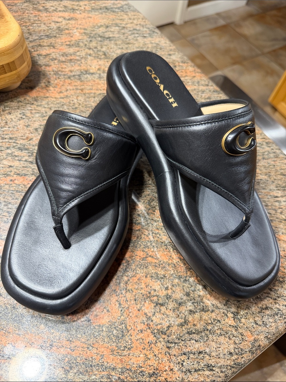 BEAUTIFUL NWOT Coach Black Leather Platform Thong Sandals